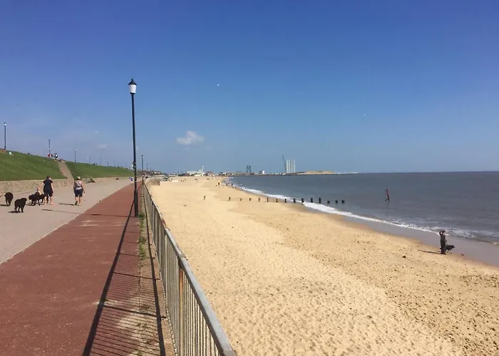 Pier Road Holiday Home